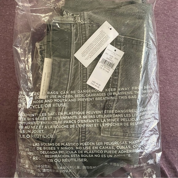 American Eagle Distressed Ripped Mom Jeans 18L - Picture 11 of 11